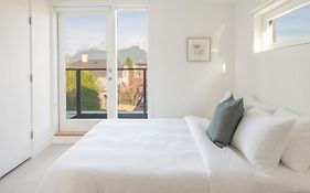 Lovely 2 Bedroom Guest House In East Vancouver